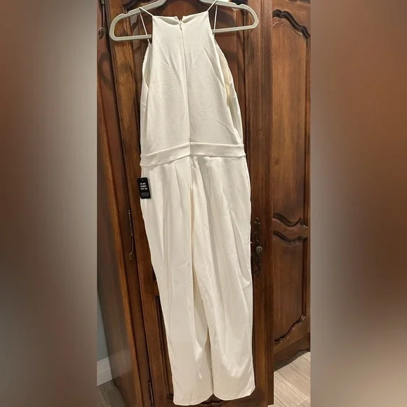 Express v neck lace white tie up Jumpsuit NWT! Size Small TTS - Picture 2 of 5